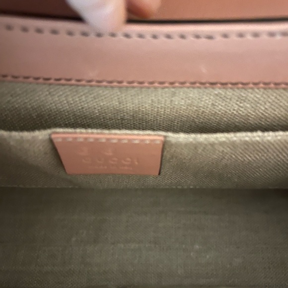 Gucci Pink Textured Shoulder Bag with Chain Strap - Picture 6 of 9